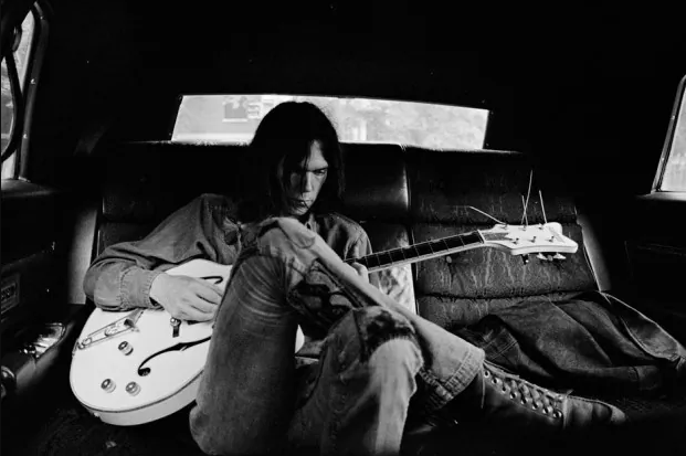 The long fight of Neil Young and Björk against music streaming